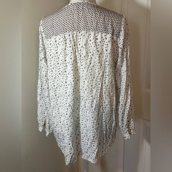 Kori American blouse. - Picture 2 of 6